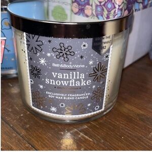 Bath & Body Works Vanilla Snowflake Candle